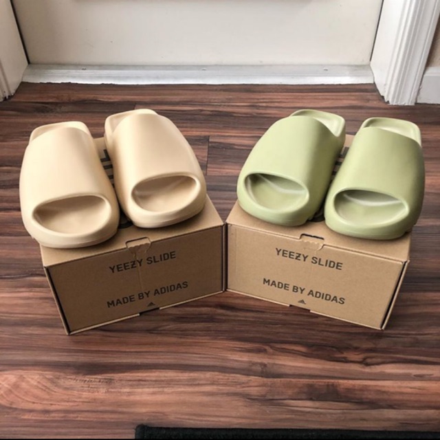 Yeezy Season 7 Fleece Slide Trench END.