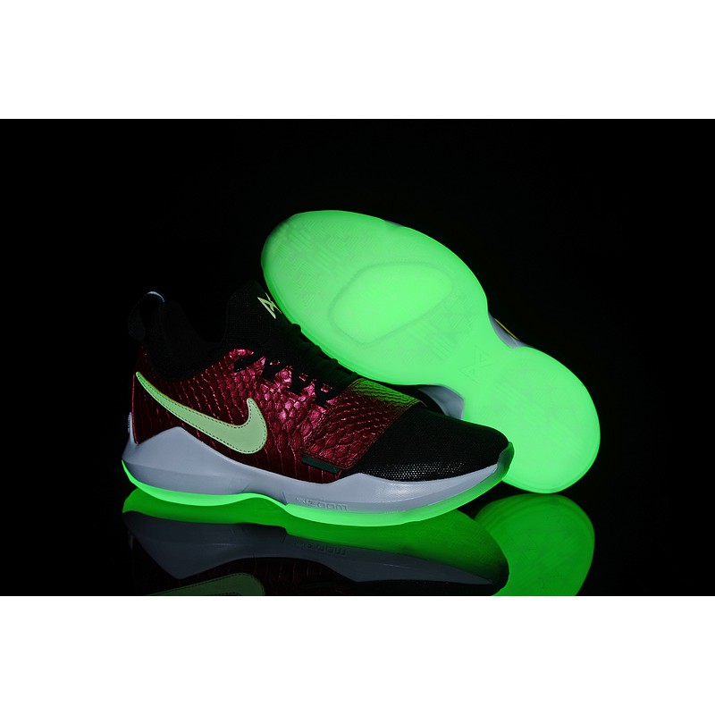 nike glow in the dark 2018
