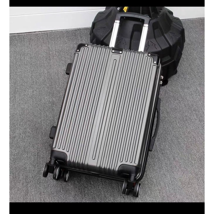 Ready Stock- 20 inch Pc Hard case luggage bag travel suitcase white build in lock 4 double wheels.