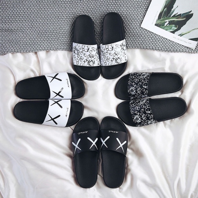 kaws uniqlo slippers
