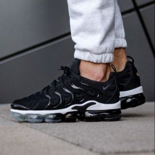 air vapormax plus overbranding black