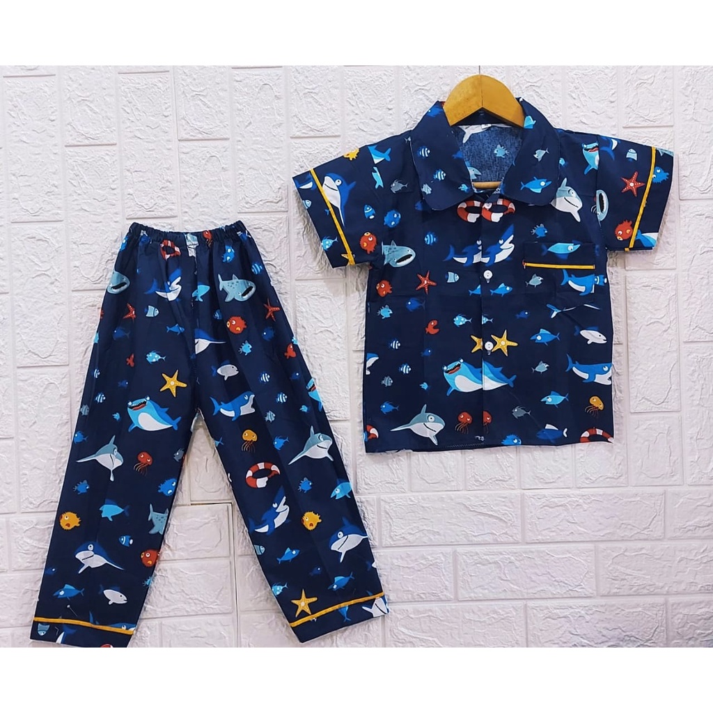 CHILDREN'S PAJAMAS WITH SHARK MOTIF