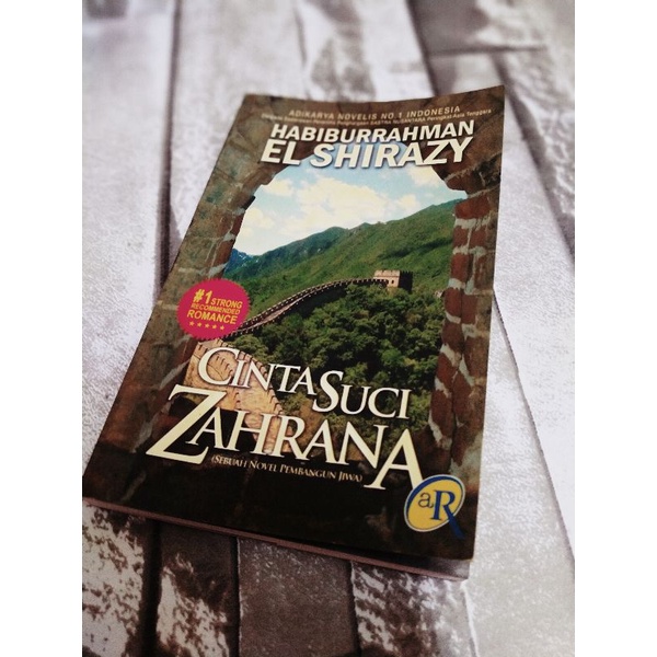 Cinta Suci Zahrana - Habiburrahman El Shirazy | Shopee Malaysia