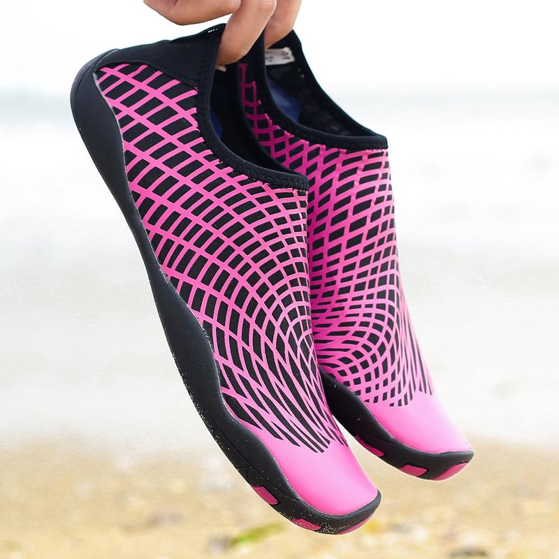 READY STOCK WOOVOO Couple Swimming Shoes Unisex waterproof Surfing shoes for couple beach wading