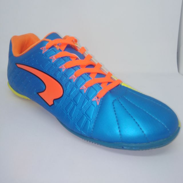 kasut futsal kronos