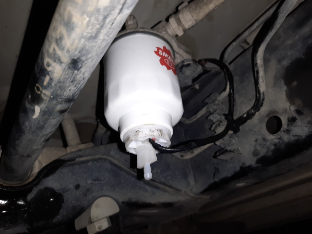 4JJ1 Isuzu DMAX Purge Fuel Line And Change Fuel Filter DIY, 53 OFF