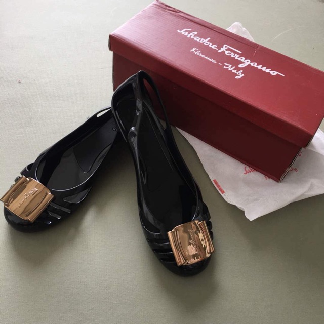 ferragamo jelly shoes review