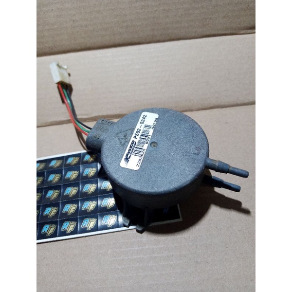 Kavlico P5925242 TRANE Transducer Pressure Sensor Differential Sensor