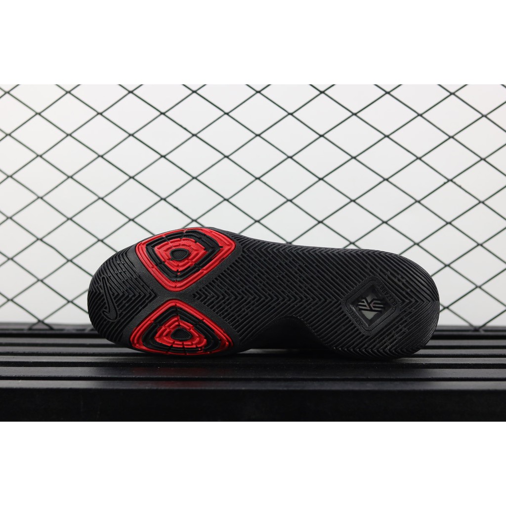 hamsa hand kyrie 3