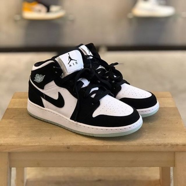 jordan 1 mid white black teal tint