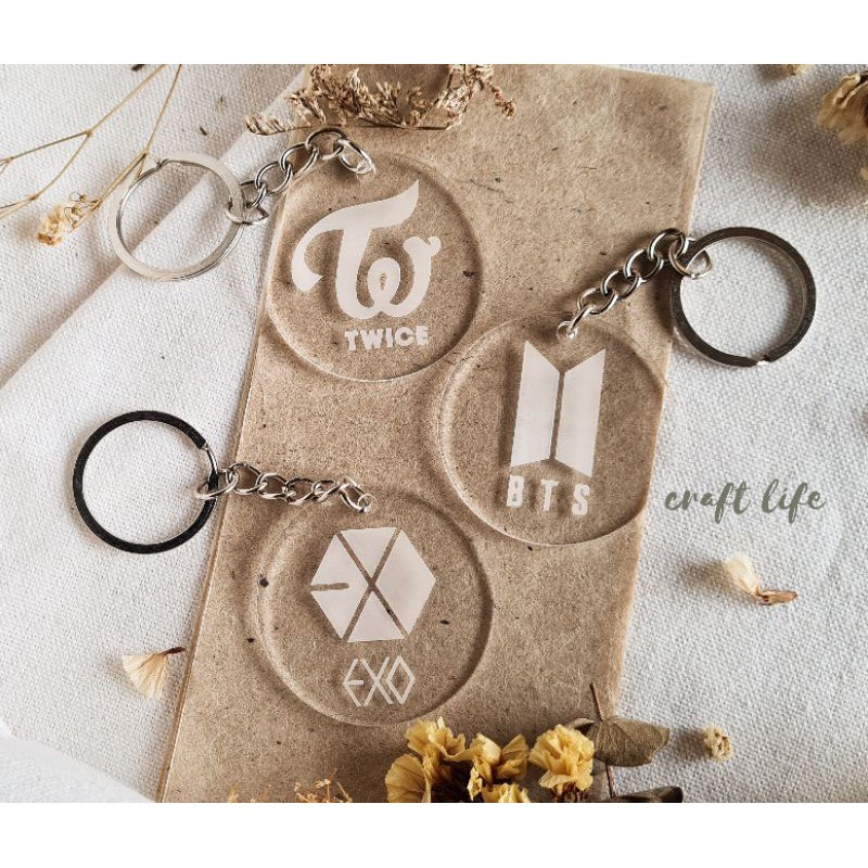 Kpop Logo Keychain Twice Exo Bts Kpop Acrylic Rantai Kunci Kp01