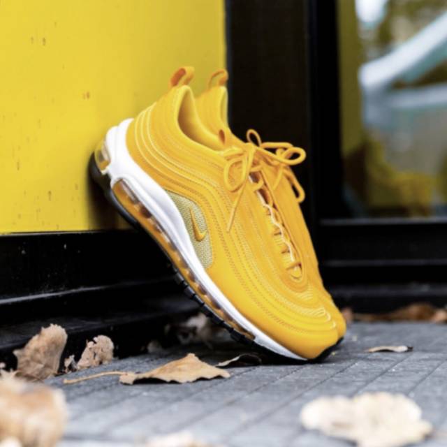 nike mustard yellow shoes