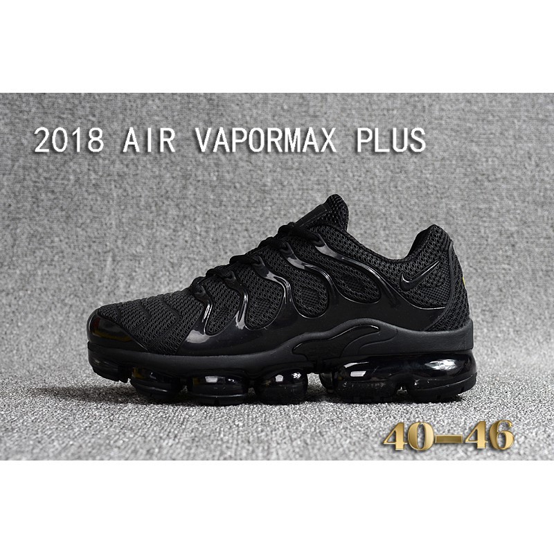 blackout vapormax plus