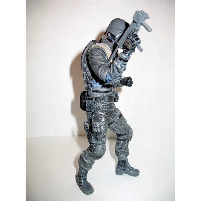 resident evil hunk figure