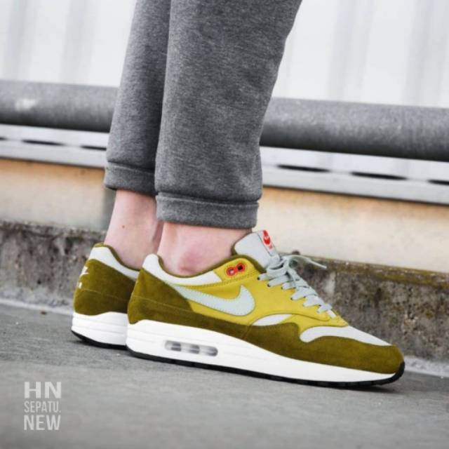 nike air max nostalgic green