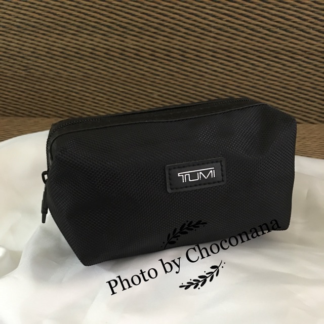 tumi makeup bag