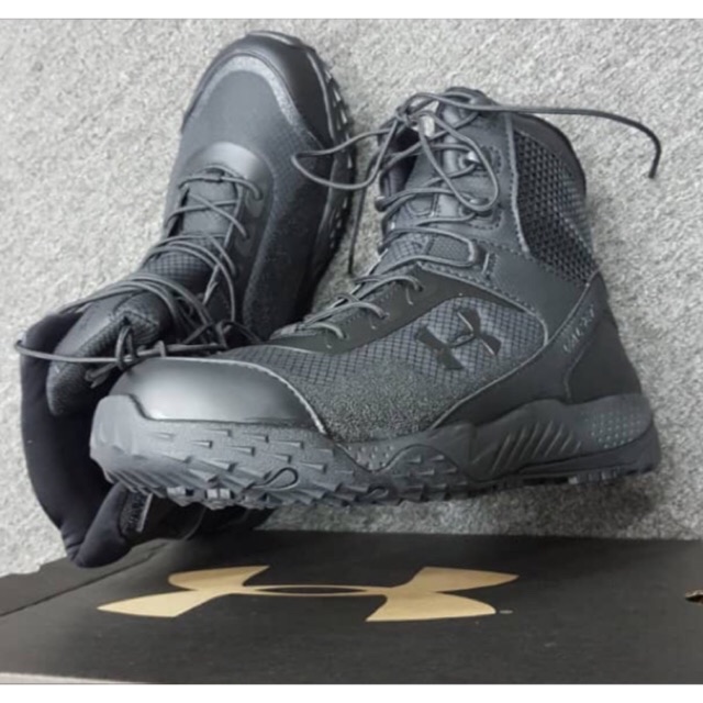 kasut taktikal under armour