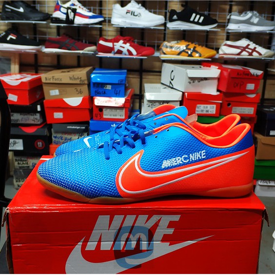 kasut futsal nike