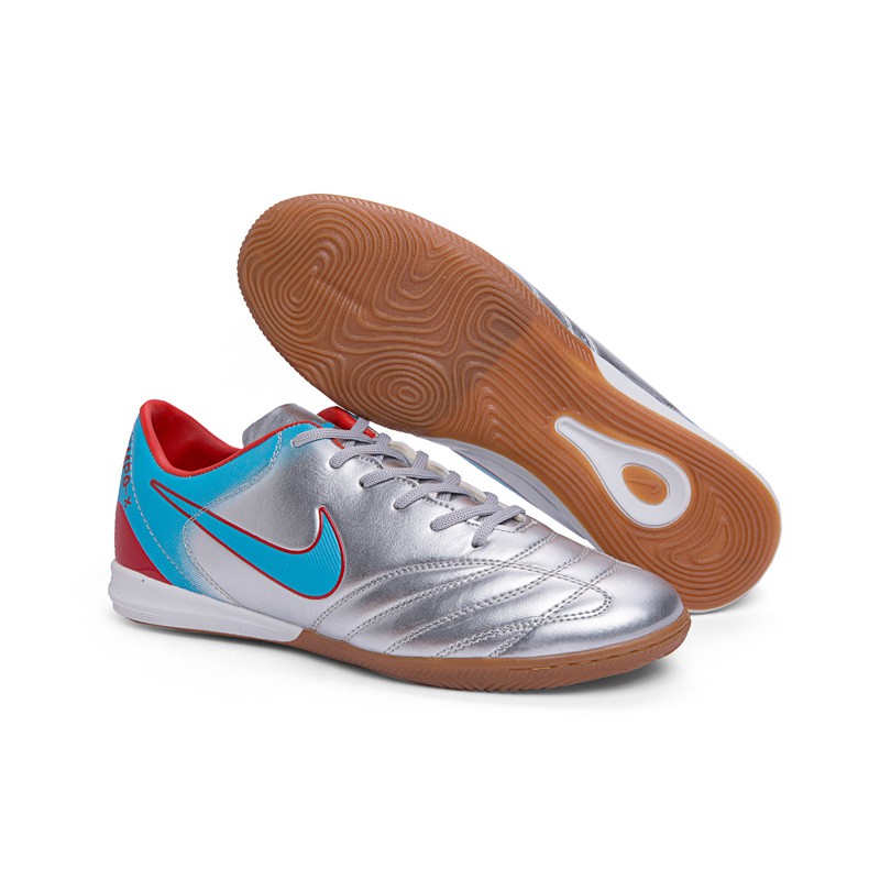 nike futsal shoes