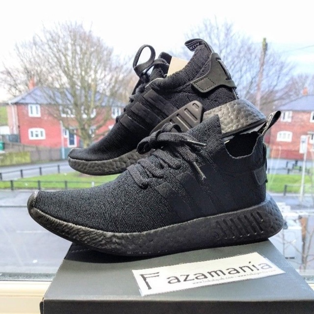 nmd triple black r2