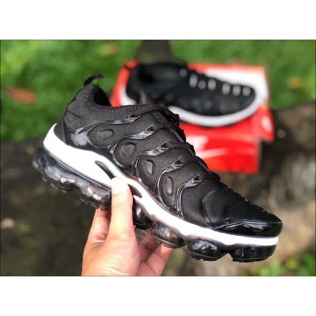 nike air vapormax plus overbranding