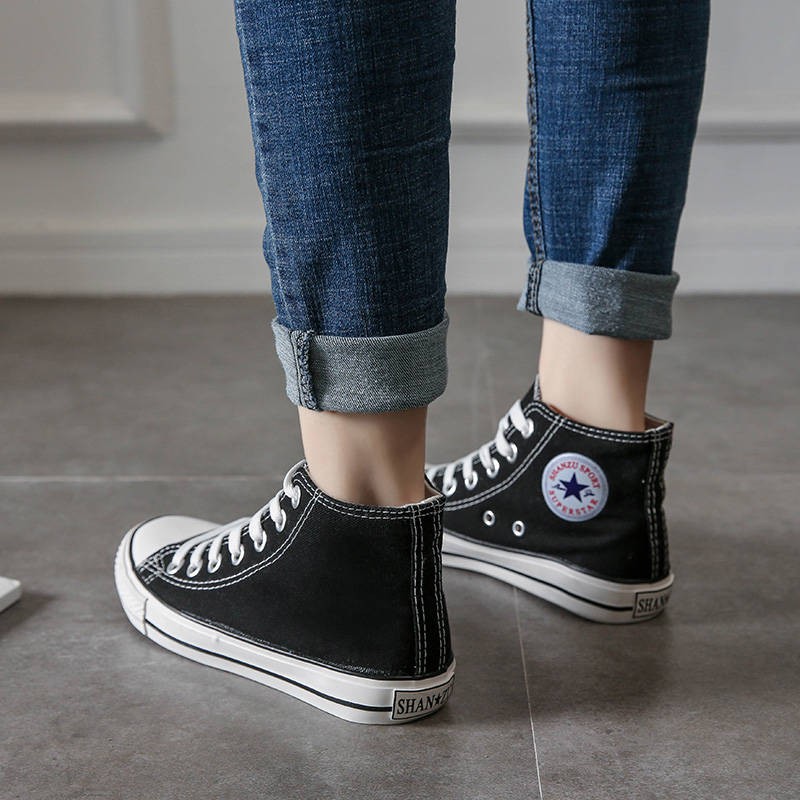 mid top sports shoes