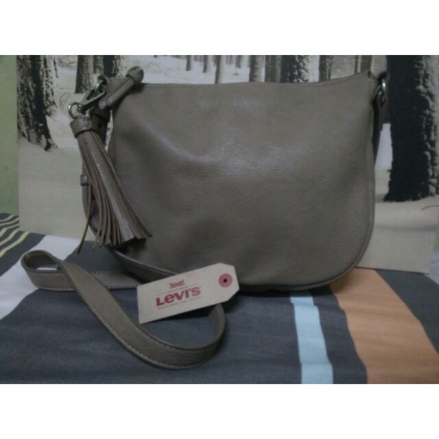 levi's sling bag