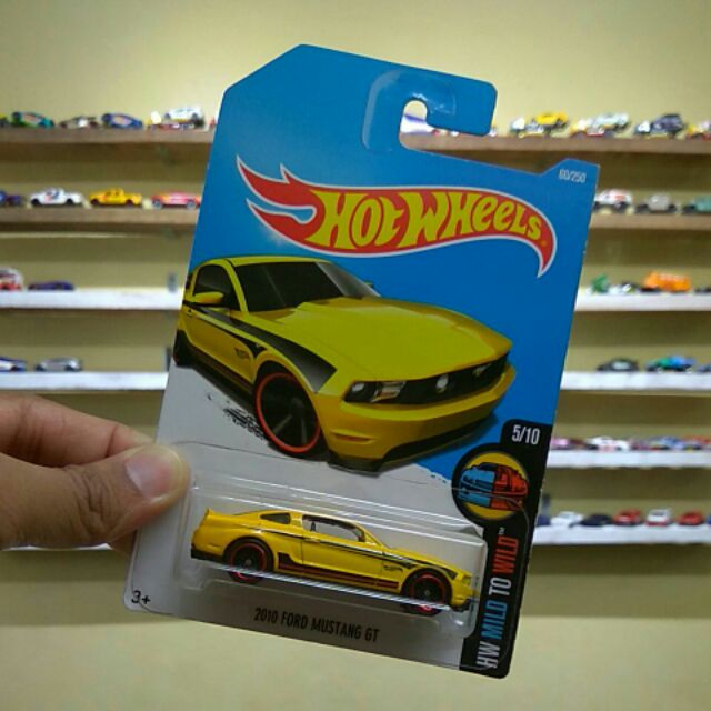 hot wheels 2010 ford mustang gt