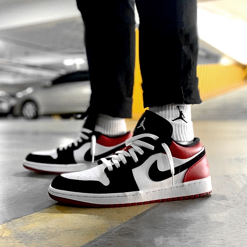 jordan 1 black toe white laces