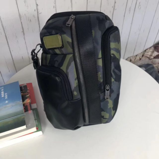 sling bag tumi saratoga