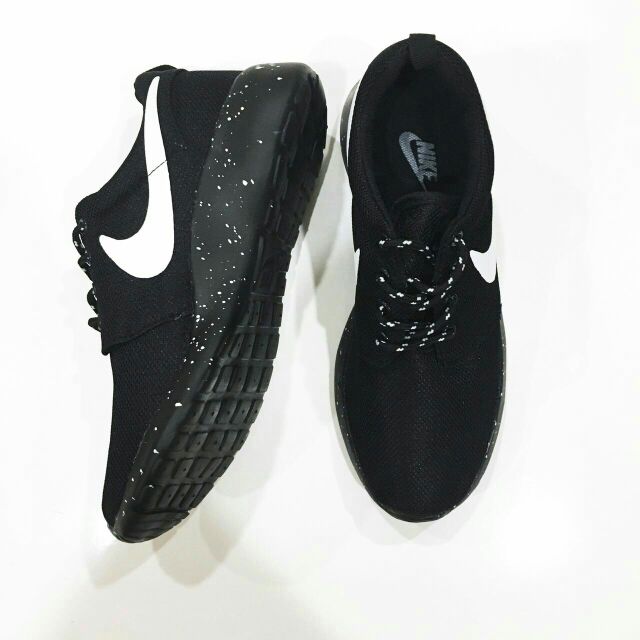 NIKE ROSHE RUN BLACK OREO 