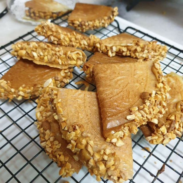 Hot item kuih kapit crunchy inti peanut dan chocolate 