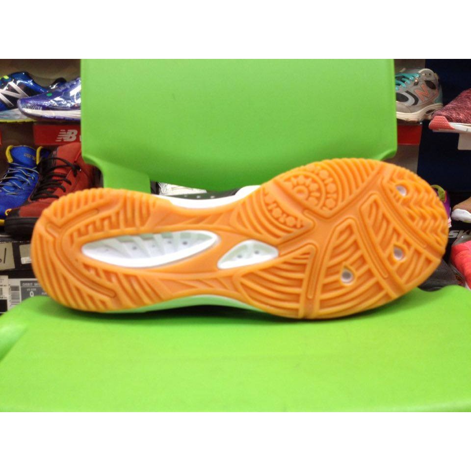 diadora volleyball shoes