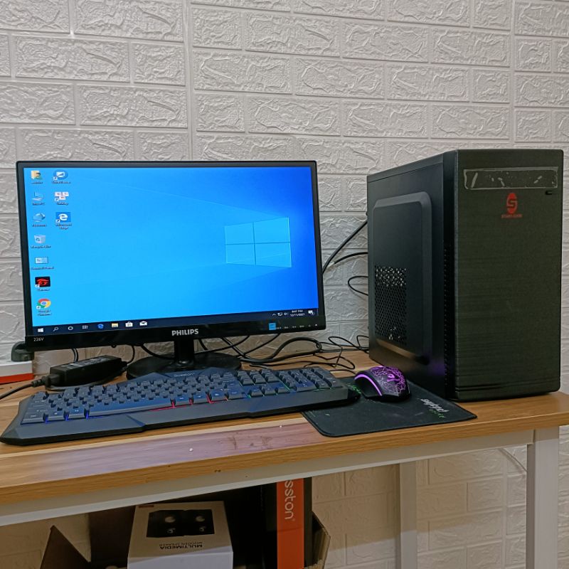 Computer set 99% new screen 22inh working online office study