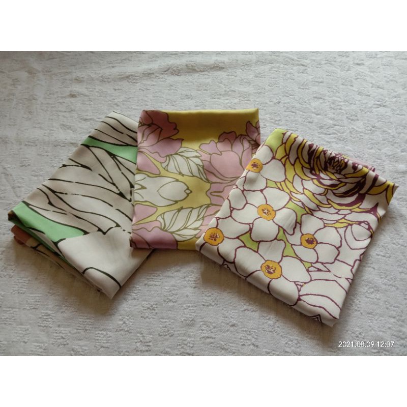 SHAWL Preloved item - DARA BY FATHIA LATIFF