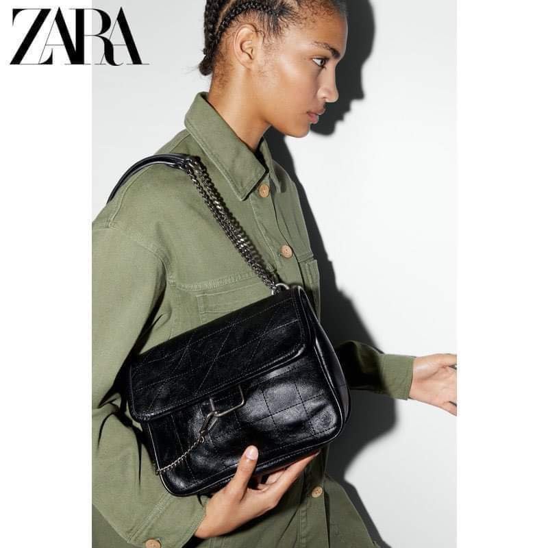 WHATS IN MY BAG 2020! (Zara Rocker Soft Crossbody Handbag) atelier
