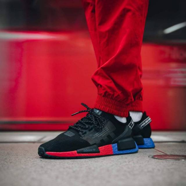 nmd r1 v2 black red