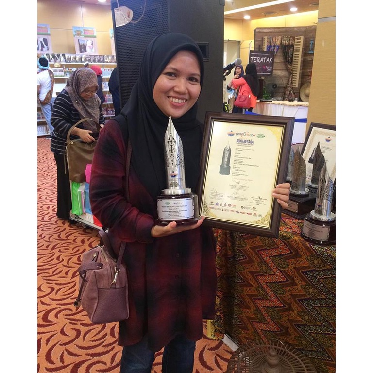 Karyaseni Novel; Tundukkan Playboy Itu : Anjell ISBN: 978-967-0246-97-0