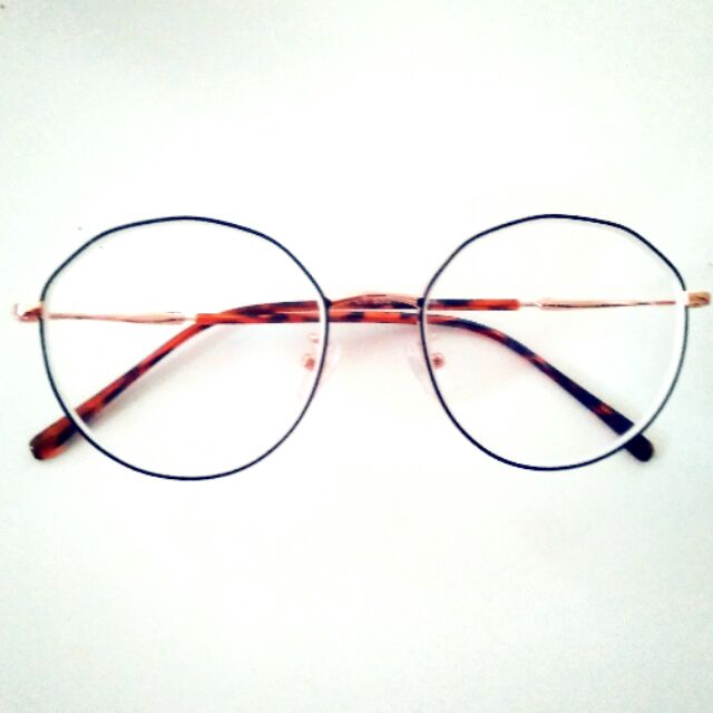 glasses around me