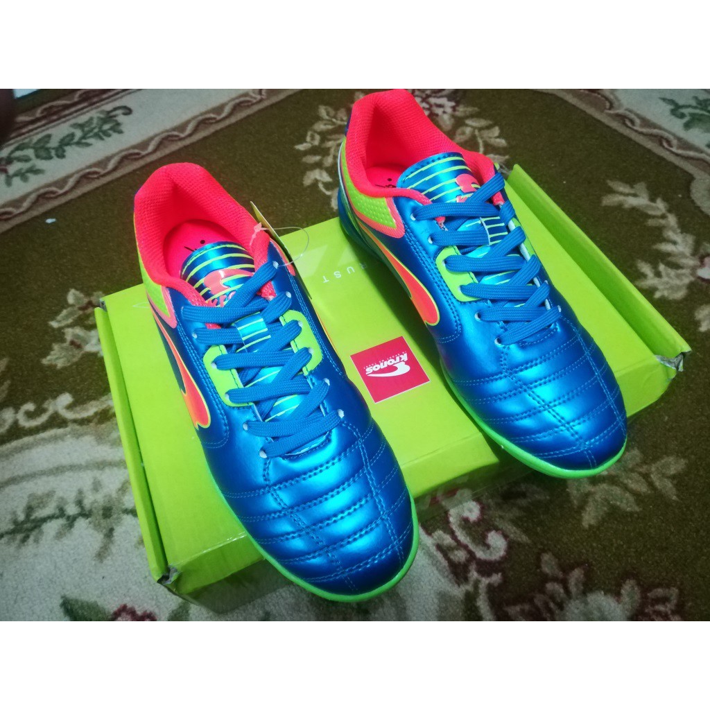 kasut futsal kronos