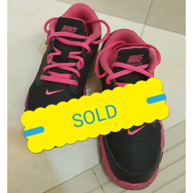 nike pink colour shoes