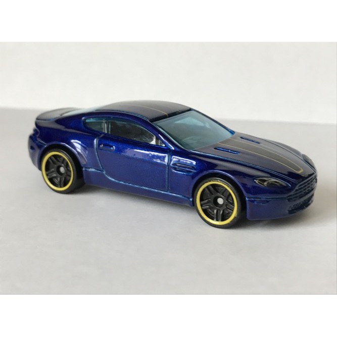 hot wheels aston martin v8 vantage