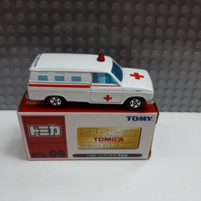 tomica toyota ambulance