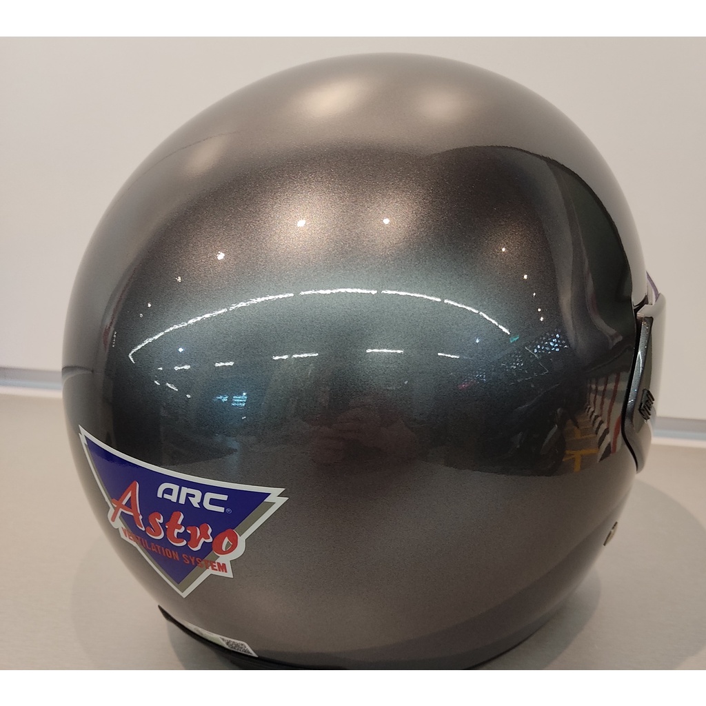 helmet arc warna kelabu Virginia Alsop