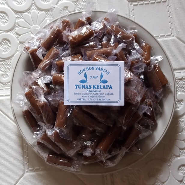 Old school candy coconut candy old school food Bon-Bon Coconut Milk Cap Tunas Kelapa Typical of Sumatra