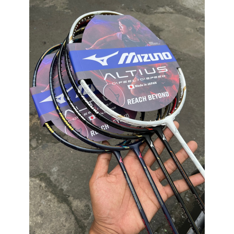 Mlzuno FORTIUS 10 POWER/QUICK 30LBS PREMIUM BADMINTON Racket