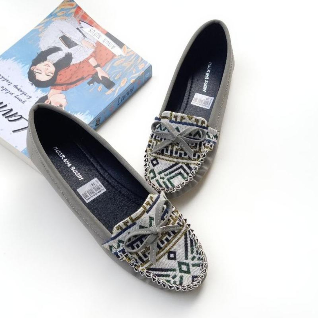 HITAM LOKAL Women's Shoes, Batik, Office, Work, College, Original, Local, Quality, Flat Fashion, Flet, Branded, Cool, Latest, Contemporary, Ori, Rubber, Batik Motif, Black Flower, Footwear, Casual Foot, Jumbo, Synthetic Leather, Rubber Sole, MK61