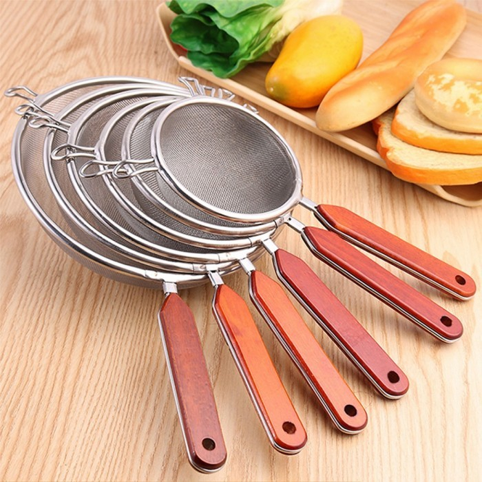MERAH Stainless Ear Strainer Support Red Handle Diameter 10CM Wheat Flour Strainer Tea Strainer Coffee Juice Strainer Handle Strainer Oil Strainer Small Strainer Wire Strainer Fine Strainer Drain Strainer Cafe Restaurant Coffee Shop Restaurant Hotel
