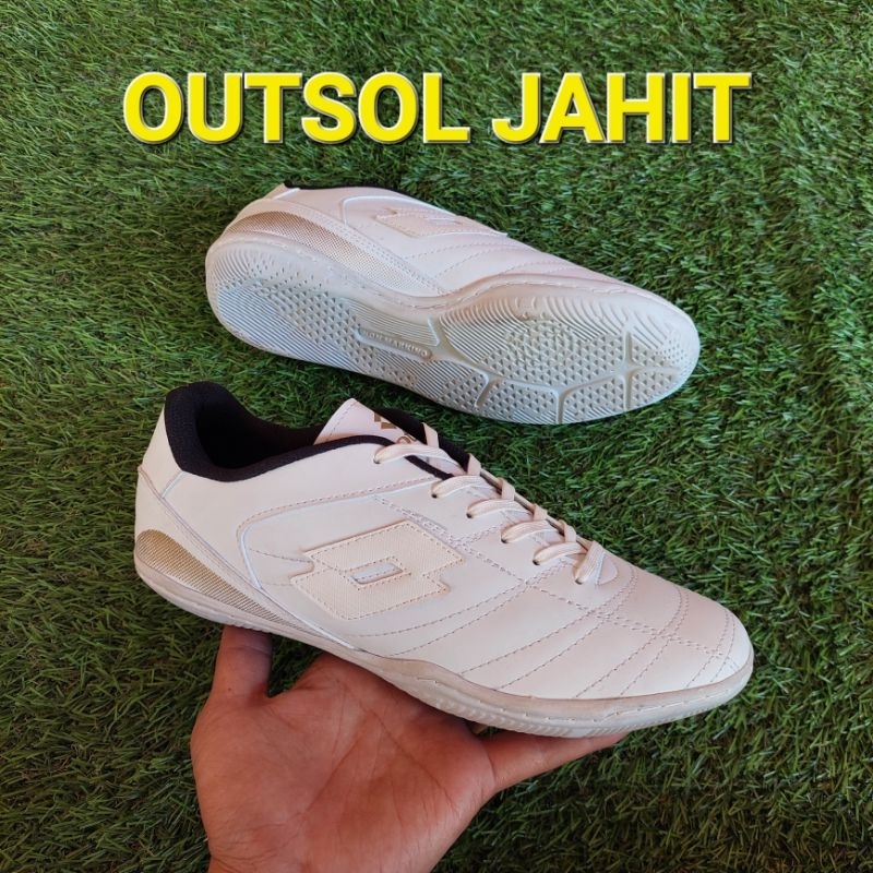 Lotto futsal shoes. Sewing sole futsal shoes