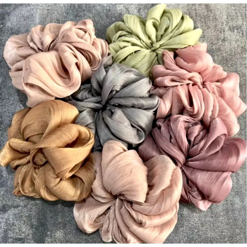 SHIMER SCRUNCHIE HAIR TIE